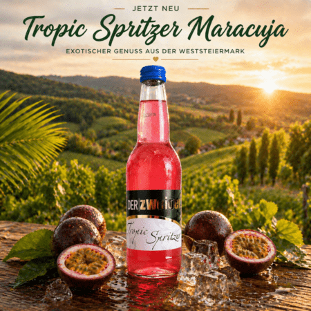 Tropic Spritzer Maracuja Flasche 0,33l in tropischer Szene mit Maracujas und Eiswürfeln vor Weinbergen der Weststeiermark bei Sonnenuntergang